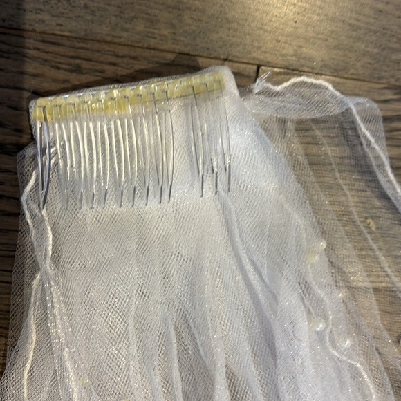 Vintage White Bridal Veil with Pearl Accents - Picture 4 of 10